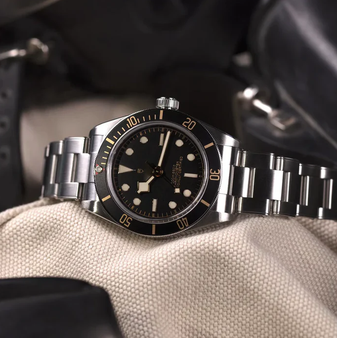 Luxury Watch - Heritage Diver Bronze
